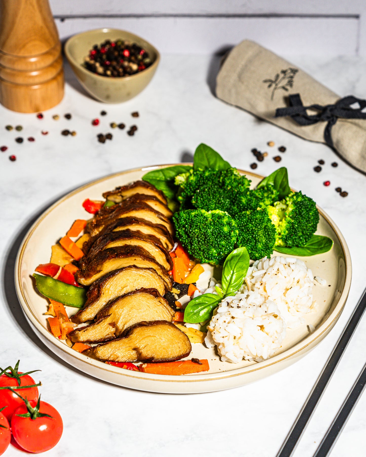 Die Vegane Entenbrust von planeo ist vielseitig verwendbar, ob als Weihnachtsbraten oder für asiatische Ente-Süß-Sauer!