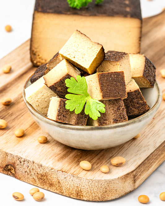 Unseren beliebten BIO Räuchertofu 175g von planeo gibt es jetzt auch in einer ungekühlten Variante.