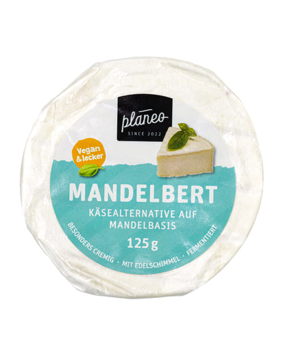 Der Mandelbert von planeo ist eine leckere Camembert-Alternative auf Mandelbasis. 