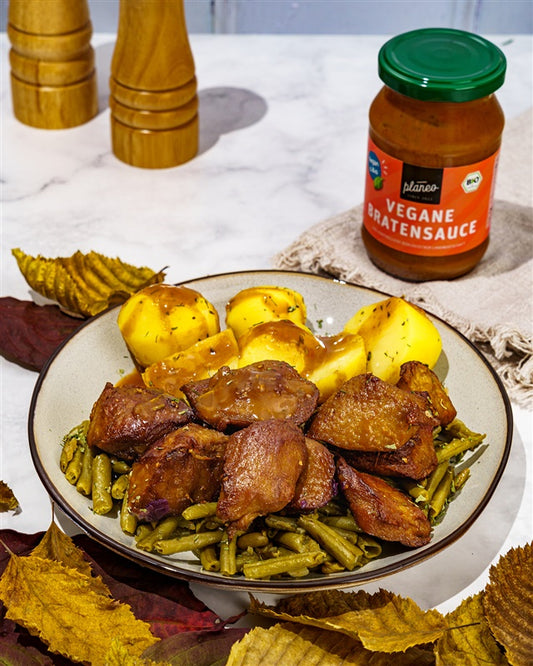 Die vegane Bratensauce von planeo ist die ideale Begleitung zum festlichen Braten, nur mit natürlichen Zutaten und in bester Bio-Qualität.