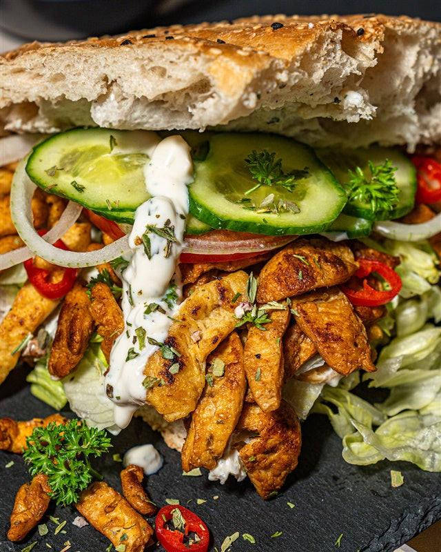 Mit dem Soja Schnetzel 1kg-Beutel von planeo habe Ihr genügend vegane Fleischalternative die selbst bei großen Familien eine Weile reicht.