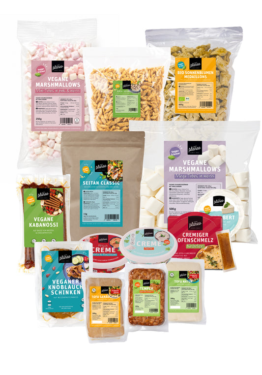 Du bist neu bei planeo und möchtest unsere tollen, veganen Produkte entdecken? Wir helfen Dir dabei mit unserem Einstiegs-Bundle - Klein und haben aus unseren veganen Fleisch-, Wurst- und Käsealternativen, Trockenprodukten und veganen Süßigkeiten ein paar Lieblinge zusammengestellt.